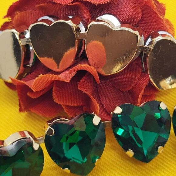 New, Green Glass Heart Necklace, 20 Inches - Picture 3 of 7